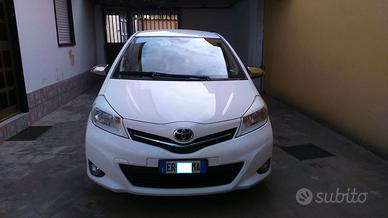 Toyota Yaris 1000 cc. 2013