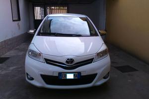 Toyota Yaris 1000 cc. 2013