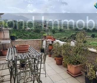 Rifinita casa semi-indipendente a Giarre centro