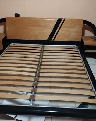 Letto matrimoniale con comodi integrati