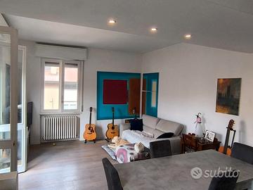 Ampia camera singola in trilocale