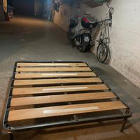 Letto matrimoniale a doghe