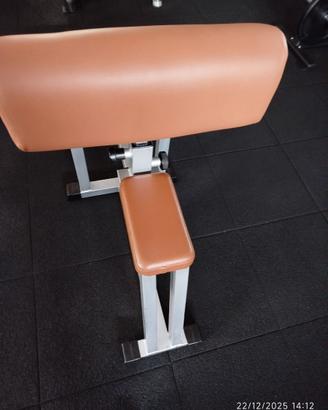 Panca Scott  Technogym