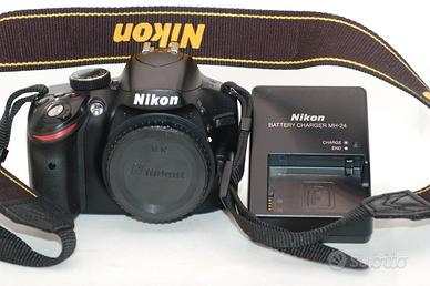 Nikon d3200 fotocamera reflex 12525 scatti  24mpx 