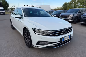 Volkswagen Passat Variant 2.0 TDI SCR 200 CV DSG E