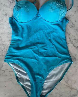 Costume intero turchese con ricami e perline