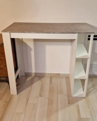 Tavolo alto-bancone da cucina con scaffali 