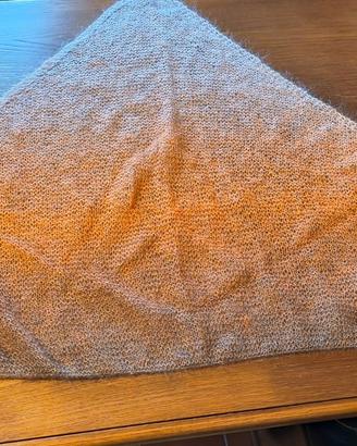 Sciarpa nuova fatta a mano ai ferri in MOHAIR