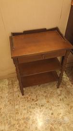 Mobiletto in legno 