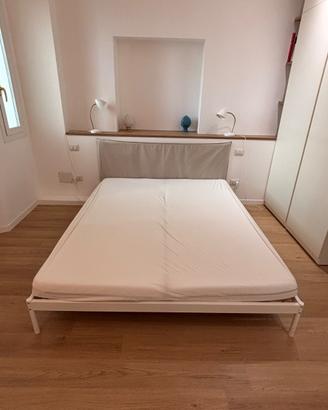 Letto matrimoniale Kleppstad e materasso
