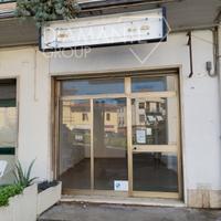 In zona centrale locale commerciale con vetrina