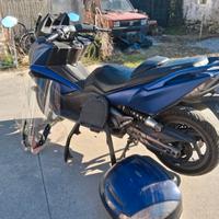 Kymco AK 550