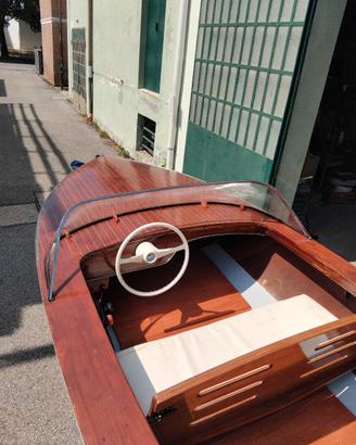 motoscafo in legno