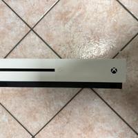 Xbox One S + 2 controller + giochi + cuffie