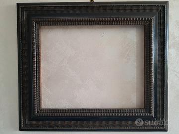 cornice guilloche