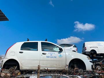 RICAMBI AUTO FIAT PUNTO BIANCA 2001