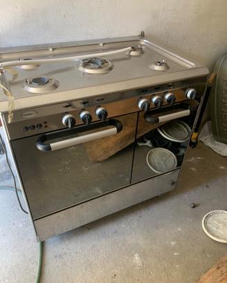 Cucina a gpl con vano bombola e forno ventilato