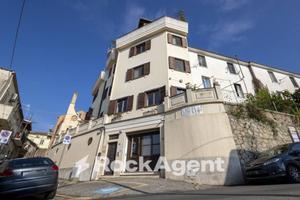 STABILE DI RECENTE COSTRUZIONE CON ASCENSORE PRIVA