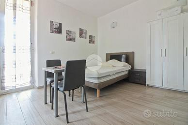 MONOLOCALE A TORINO