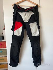 Pantaloni Dainese con membrana Gorotex