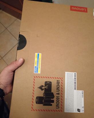 Lenovo 15IAH8 1 tera sdd e 16 gb di ram