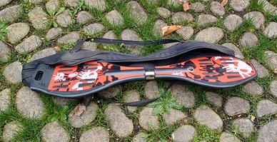 Skate wave board rosso e nero