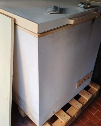 Freezer a pozzetto