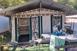 Roulotte con tenda stanziale