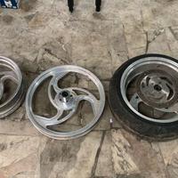 Cerchi in Alluminio Spazzolato per Moto Special