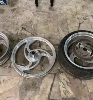 Cerchi in Alluminio Spazzolato per Moto Special
