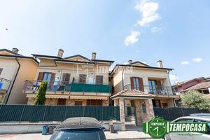 3 LOCALI CON TERRAZZO