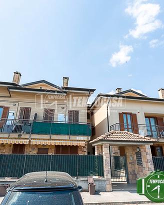 3 LOCALI CON TERRAZZO