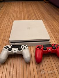 PlayStation 4 slim con 2 controller e giochi