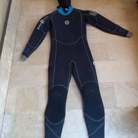 tuta da sub con accessori