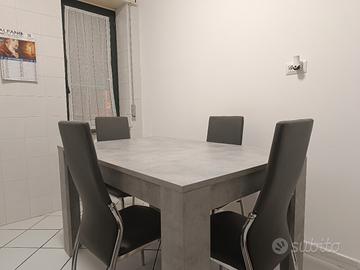 tavolo allungabile con sedie 