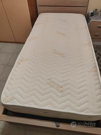 Materasso singolo in poliuretano e memory foam