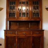 Credenza in Noce autentico con alzata e vetrina a