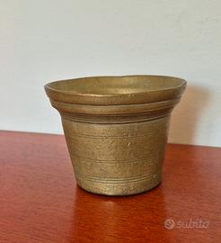 antico mortaio in bronzo 
