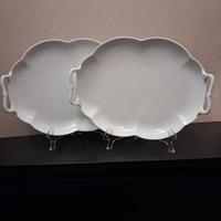 Coppia di vassoi in porcellana bianca