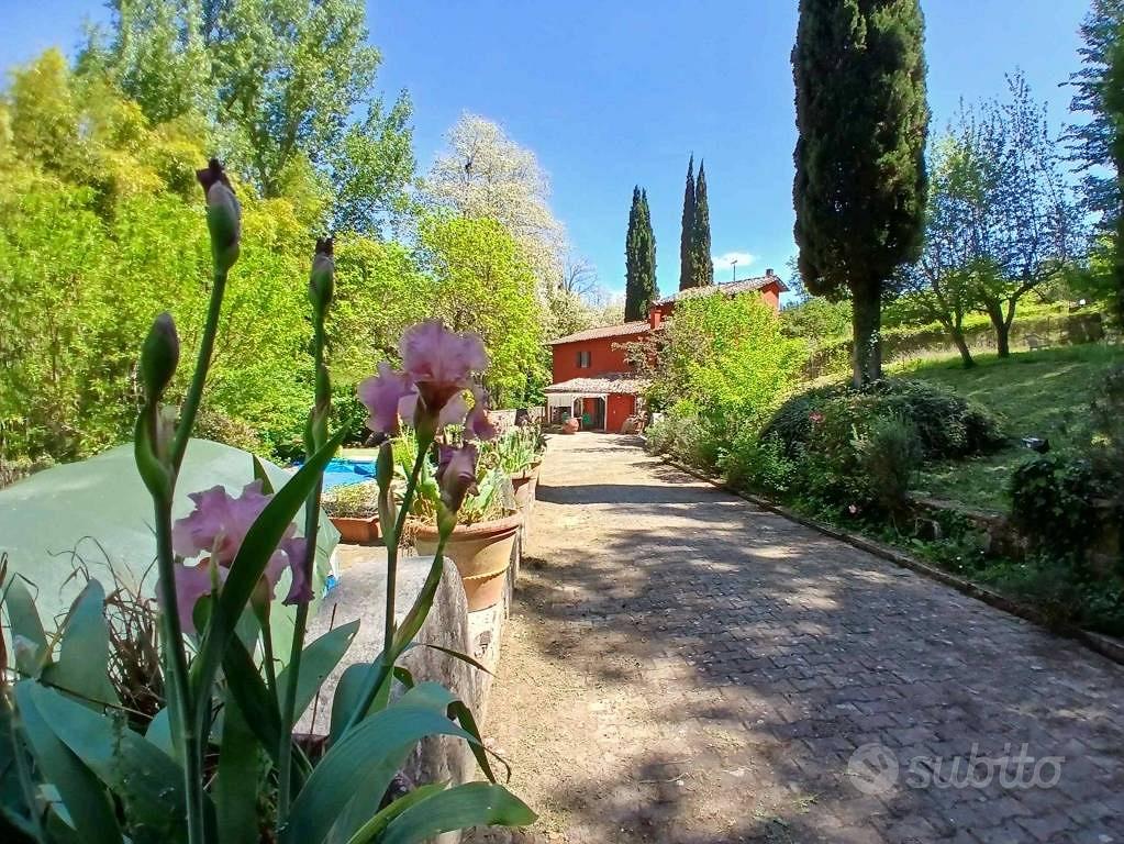 Rustico / Casale di 300 m² con più di 5 locali e b - Vista 2