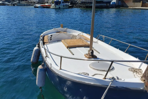 Barca gozzo vetroresina(a Carloforte)