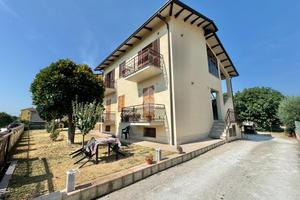 4 LOCALI A ASSISI