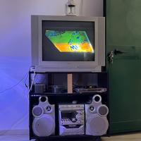 Televisore maxi schermo e stereo alta potenza JVC