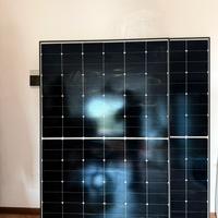 Due pannelli solari e microinverter