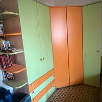 Cameretta color faggio, arancio e verde