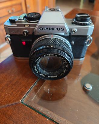 Macchina fotografica Olympus OM 10