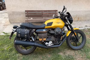 Moto guzzi v7 850 gialla accessoriata