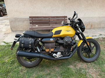 Moto guzzi v7 850 gialla accessoriata