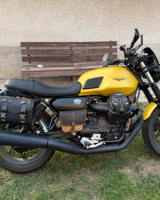 Moto guzzi v7 850 gialla accessoriata