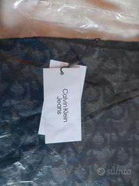 sciarpa nuova con cartellino Calvin Klein
